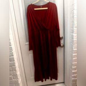 25% off listed price. Plus size maxi long sleeve dress. Red color.